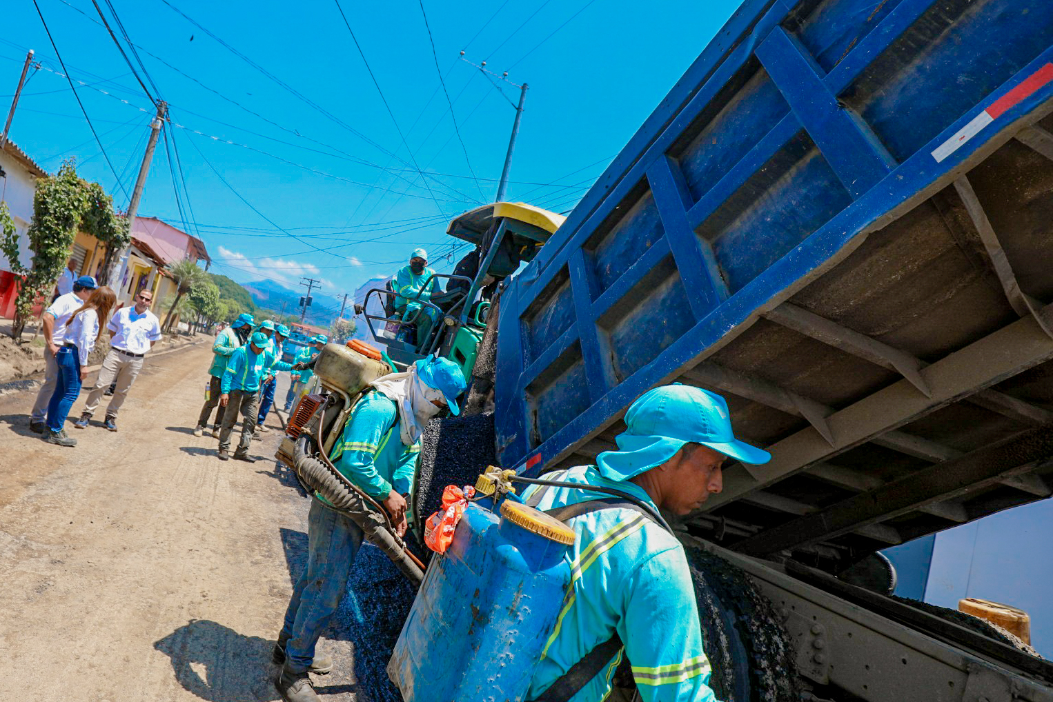 dom-realiza-trabajos-de-restauracion-vial-en-nahuizalco